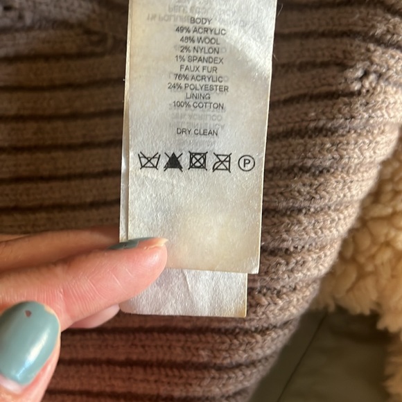 Armani Exchange Faux Fur Vest Sz Medium - Picture 12 of 16